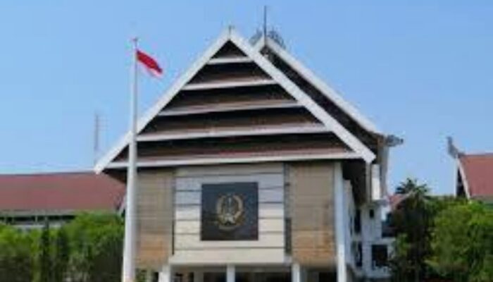 KEBIJAKAN PEMPROV SULSEL TENTANG PAJAK DAN PEMBAYARAN TPP-GAJI 13 MENIMBULKAN PERBINCANGAN